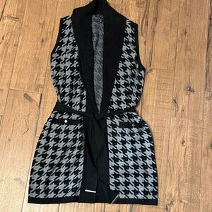 WHBM Black and Gray Houndstooth Sleeveless Long Cardigan S
